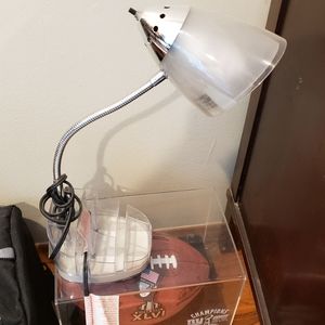 Desk lamplight